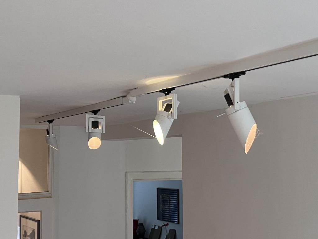 Kreon spanningsrail 480cm + 10 Diaposon spots, Huis en Inrichting, Lampen | Spots, Ophalen, Gebruikt, Metaal of Aluminium, Plafondspot of Wandspot