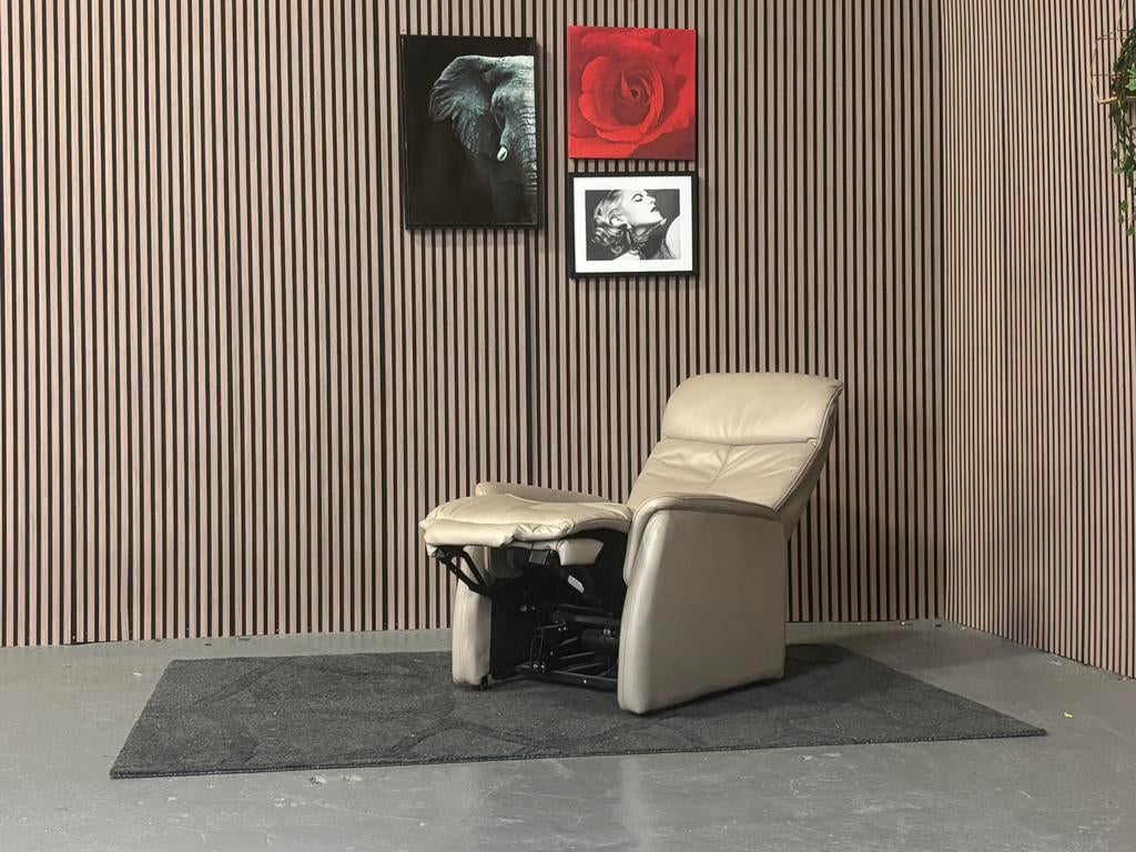 GRATIS LEVERING – Elektrische sta-op fauteuil leer ZGAN, Huis en Inrichting, Fauteuils, Ophalen of Verzenden, Zo goed als nieuw