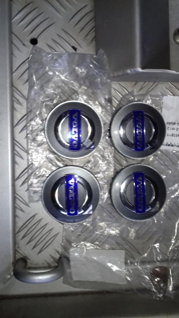 Nieuwe naafkapjes Volvo 64mm, Ophalen of Verzenden, Nieuw
