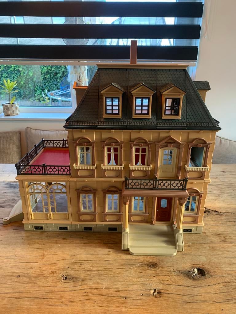 Groot poppenhuis en manege in goede staat, Kinderen en Baby's, Speelgoed | Playmobil, Ophalen of Verzenden, Gebruikt