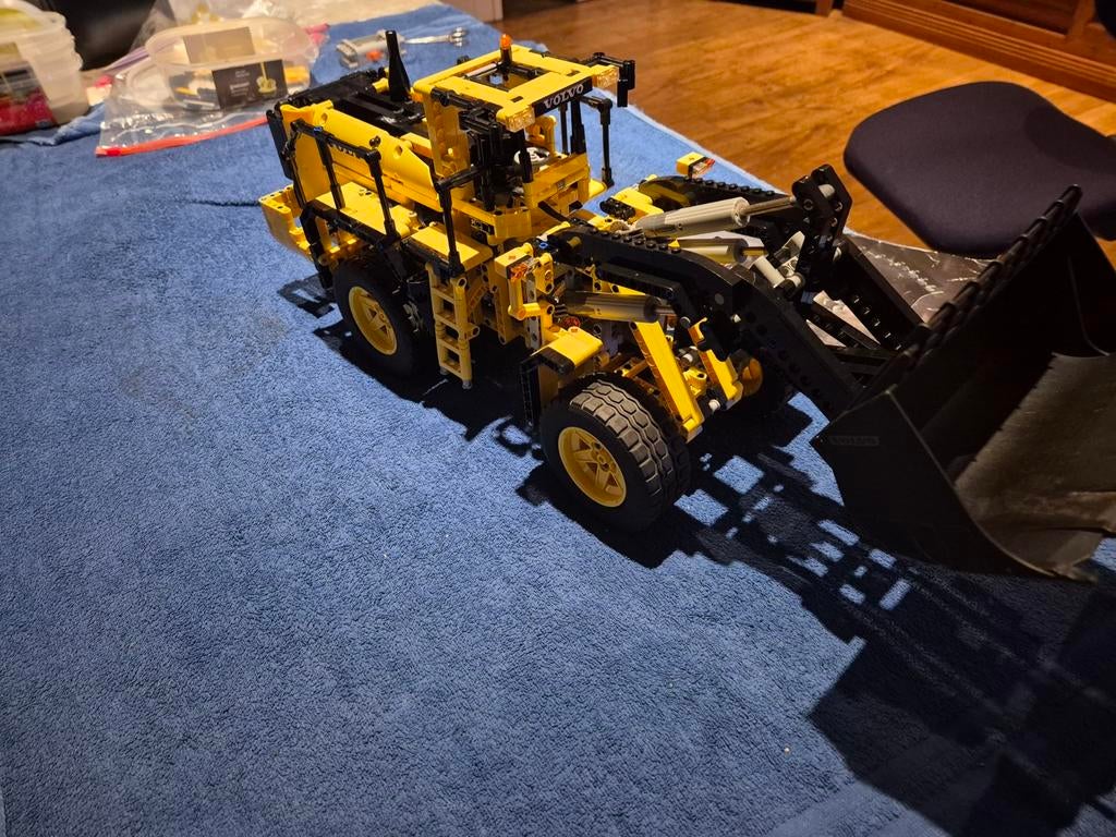Lego Technic Volvo Wiellader 42030, Lego, Compleet, Ophalen of Verzenden, Zo goed als nieuw