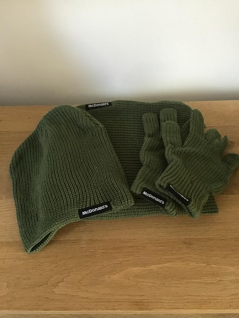 Mc Donalds Sjaal, Muts en Handschoenen set, Ophalen of Verzenden, Nieuw, One size fits all, Hoed