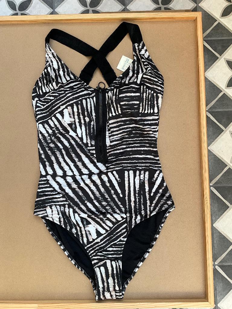 Badpak Merk Beachwave Maat 40 met sierrits Print animal, Zwart, Nieuw, Badpak, Ophalen of Verzenden