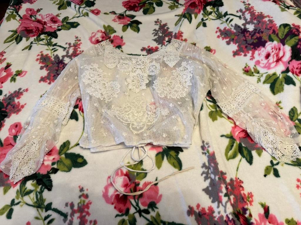 Prachtige antieke blouse aan beide zijde bewerkt met kant, Ophalen of Verzenden