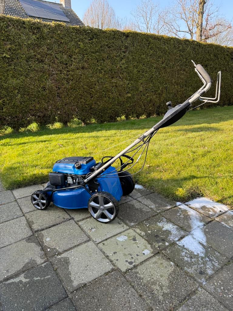 Hyundai zelfrijdende benzine maaier elek. Start., Ophalen, Gebruikt, Benzine-grasmaaier, 40 t/m 49 cm