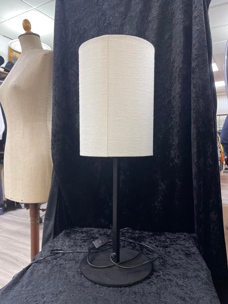 Mooie witte lamp met zwarte voet, Olletiek, Zo goed als nieuw, Olletiek, Minder dan 100 cm