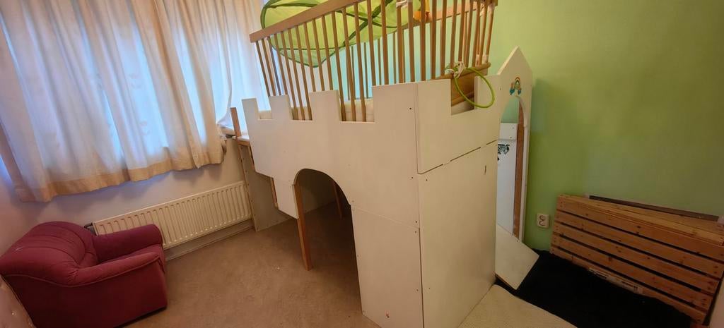 Kasteelbed met glijbaan, Kinderen en Baby's, Kinderkamer | Stapelbedden en Hoogslapers, Ophalen, Gebruikt, Halfhoogslaper