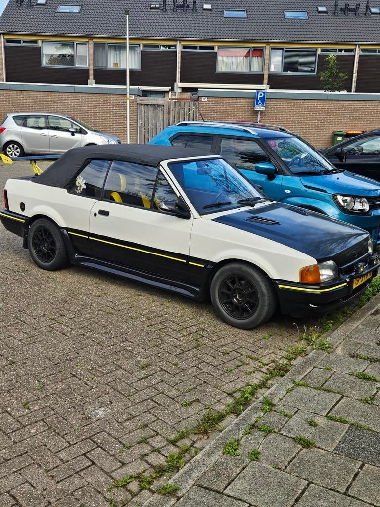 Ford Escort 1.6 I Cabrio 1986 Wit, Auto's, Voorwielaandrijving, Escort, 4 cilinders, Cabriolet