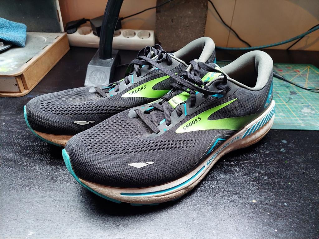 Brooks Adrenaline GTS 23 - Hardloopschoenen - Mt 46, Gedragen, Sportschoenen, Zwart, Brooks