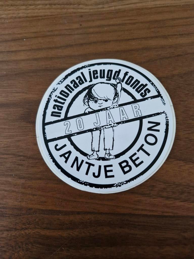 4819.Jantje Beton Sticker - 20 Jaar, Verzamelen, Ophalen of Verzenden, Zo goed als nieuw