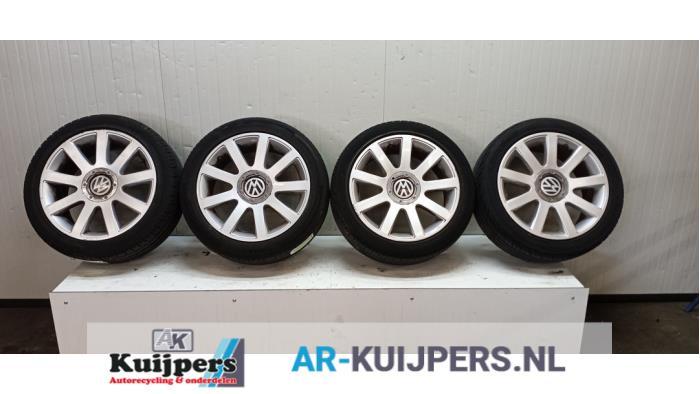 Sportvelgenset + banden van een Volkswagen Golf, Gebruikt, Personenwagen