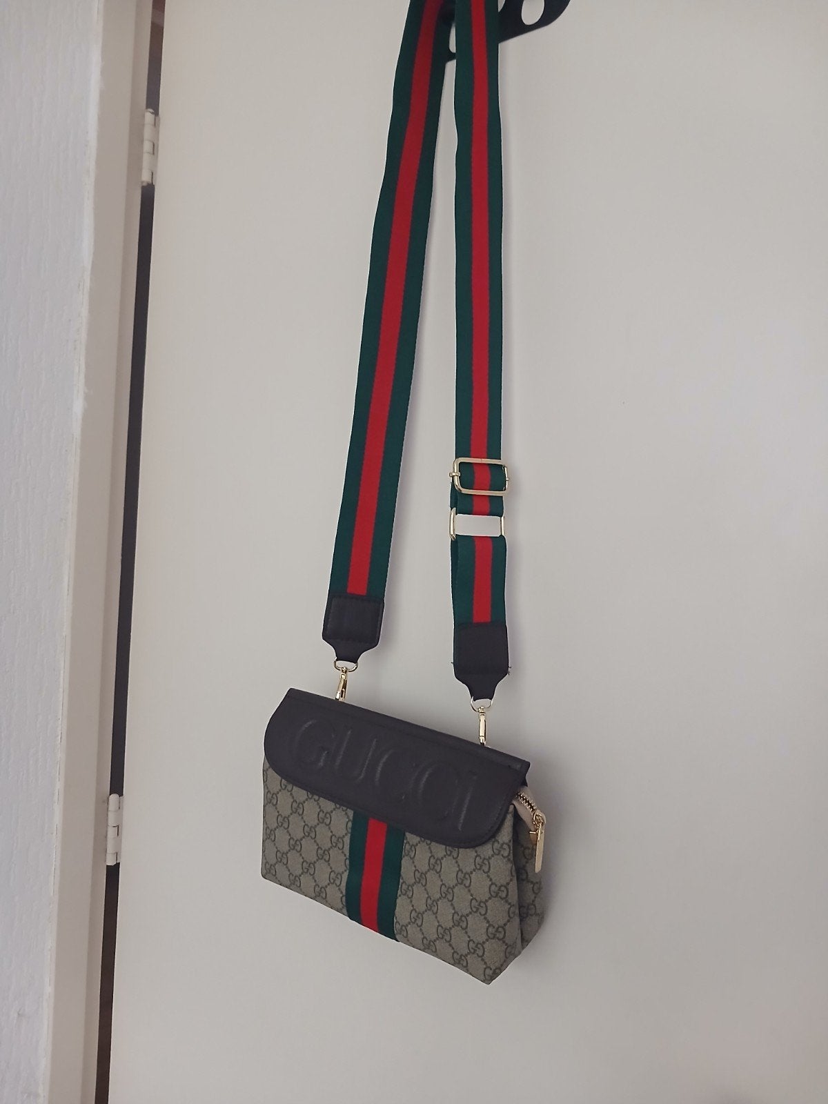 Gucci Schoudertasje met GG-patroon en Webstreep, Ophalen of Verzenden, Zo goed als nieuw, Bruin, Schoudertasje