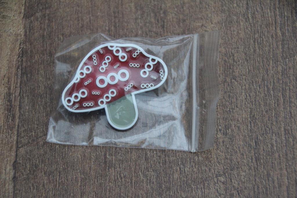 efteling pin  looopings paddenstoel, Verzamelen, Efteling, Ophalen of Verzenden, Nieuw, Button of Speldje