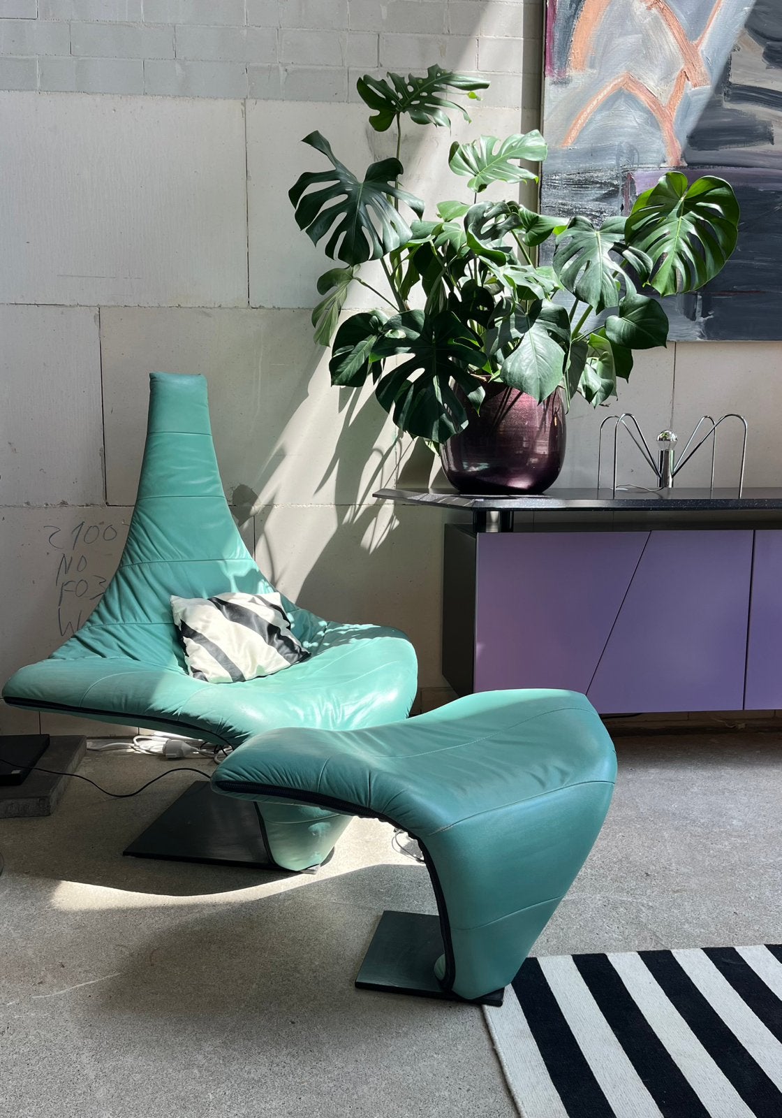 Postmoderne Harvink “Turner” fauteuil met hocker, Memphis, Ophalen, 75 tot 100 cm, Zo goed als nieuw, Postmodern, Memphis, jaren '80, Dutch vintage design