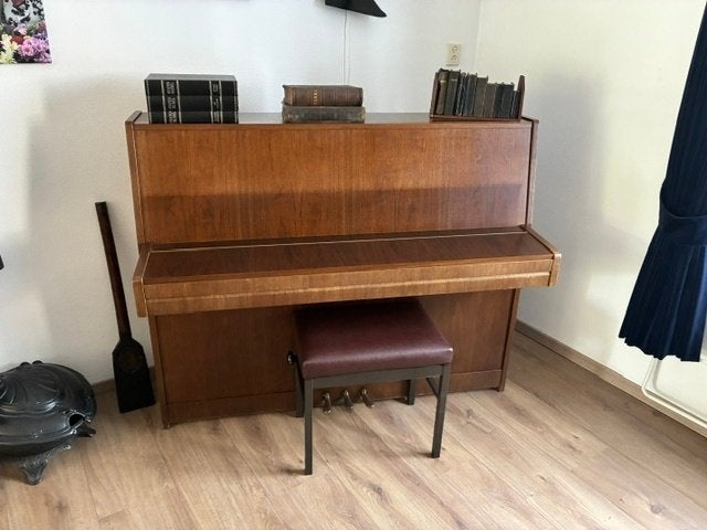 Piano met kruk, Ophalen, Gebruikt