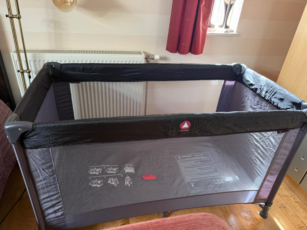 Topmark campingbed met extra matras, Ophalen, Zo goed als nieuw, Reisbedje
