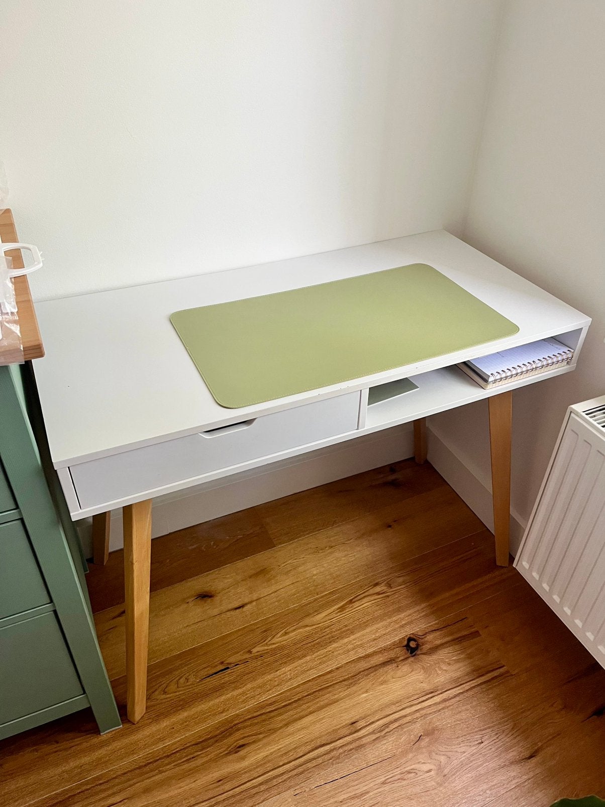 JYSK white desk with drawer, Huis en Inrichting, Bureaus, Ophalen, Zo goed als nieuw