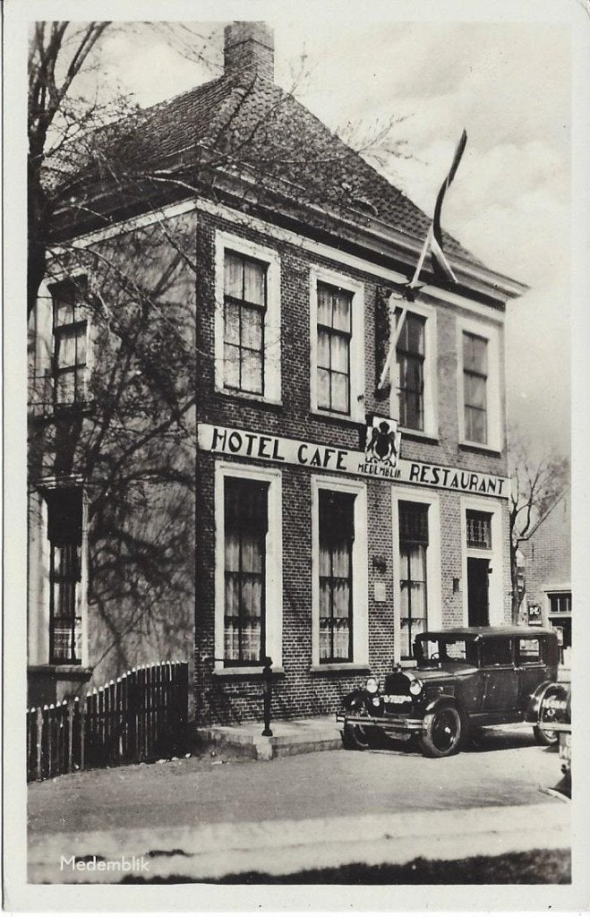 Medemblik (N.H.) Hotel Het Wapen van Medemblik, Auto, 1938, Ophalen of Verzenden, 1920 tot 1940, Ongelopen, Noord-Holland