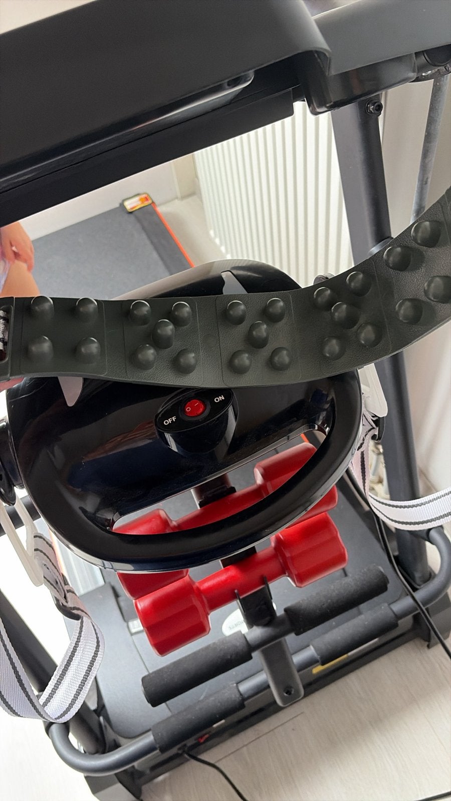 Foto 4 van Loopband met massageband en dumbells