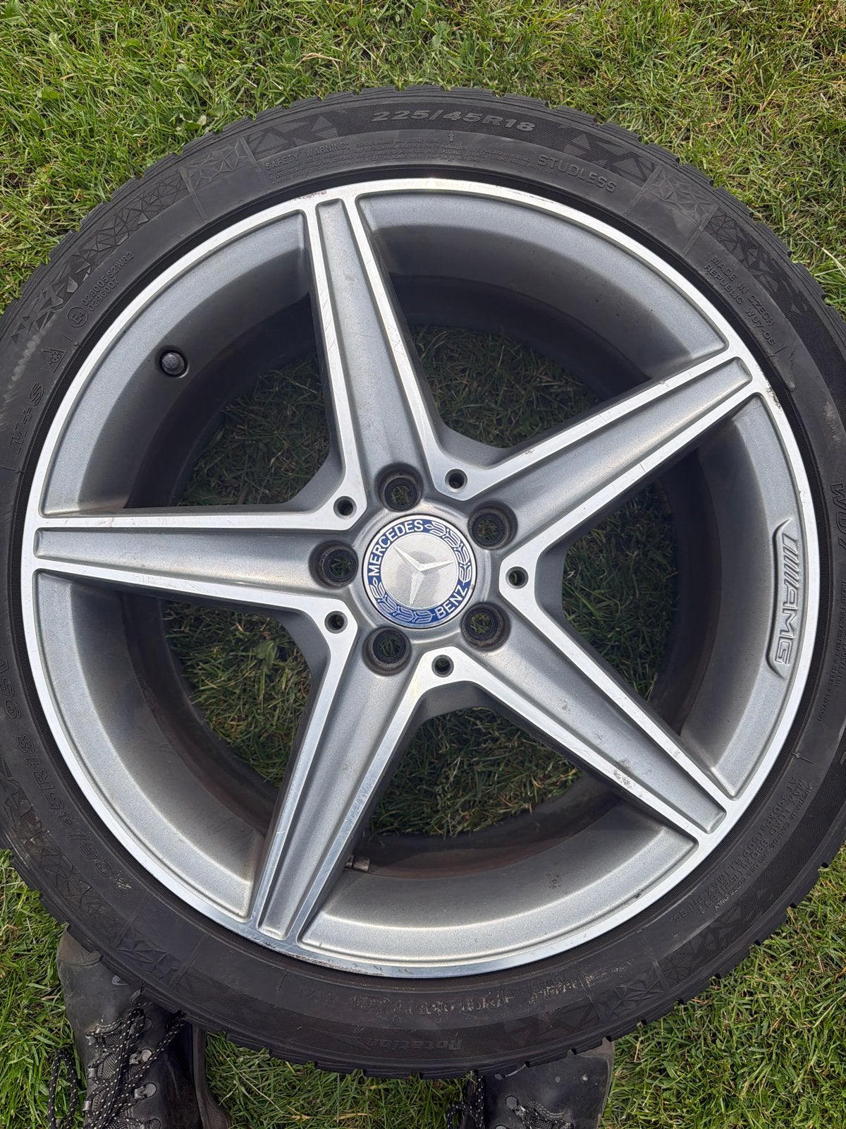 Mercedes C-klasse W205 winterbanden set AMG velgen, 18 inch, Gebruikt, Banden en Velgen, Personenwagen