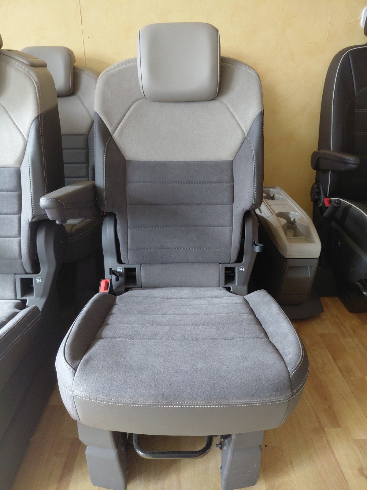 VW Transporter T7 Multivan Alcantara Stoelen (nieuw staat), Auto-onderdelen, Ophalen of Verzenden, Nieuw