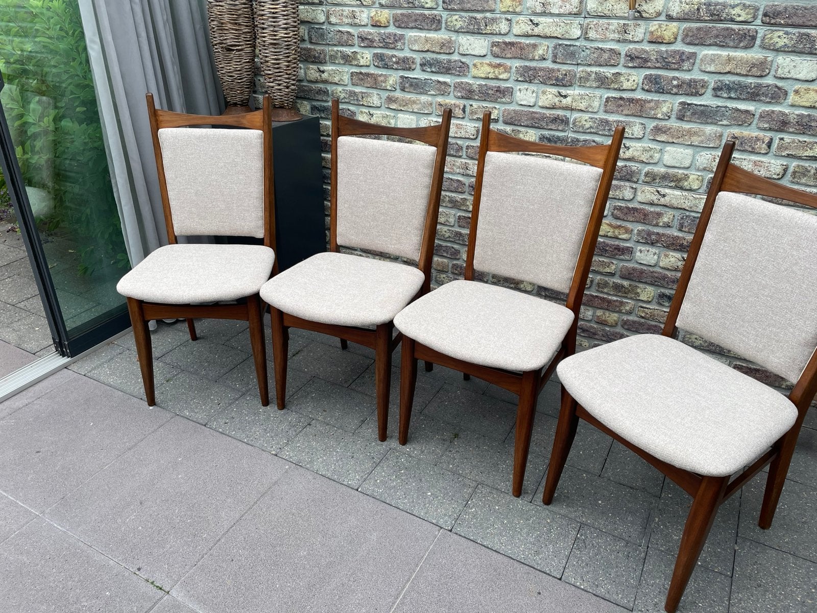 Vier Vintage Deemse teak stoelen naar model Erik Buch, Huis en Inrichting, Stoelen, Ophalen, Bruin, Zo goed als nieuw, Vier