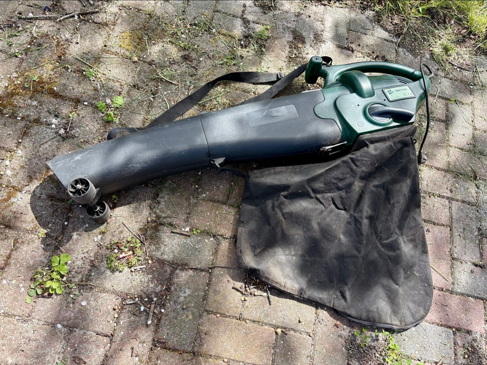 Krachtige bladblazer / bladzuiger met opvangzak, Ophalen, Gebruikt, Handgedragen, Met opvangzak