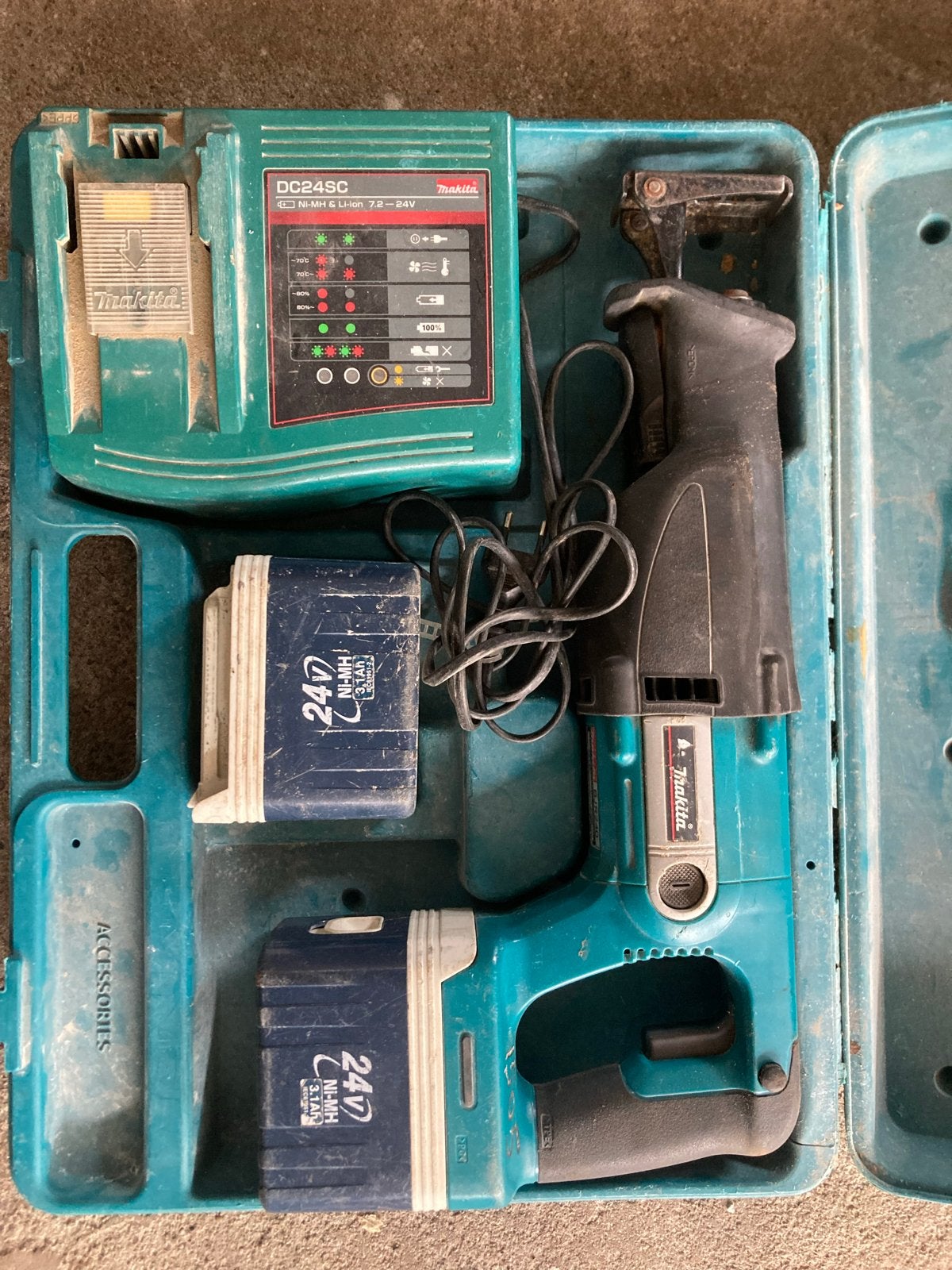 Makita Reciprozaag met Oplader en Twee Accu's, Ophalen of Verzenden, Gebruikt, Overige typen