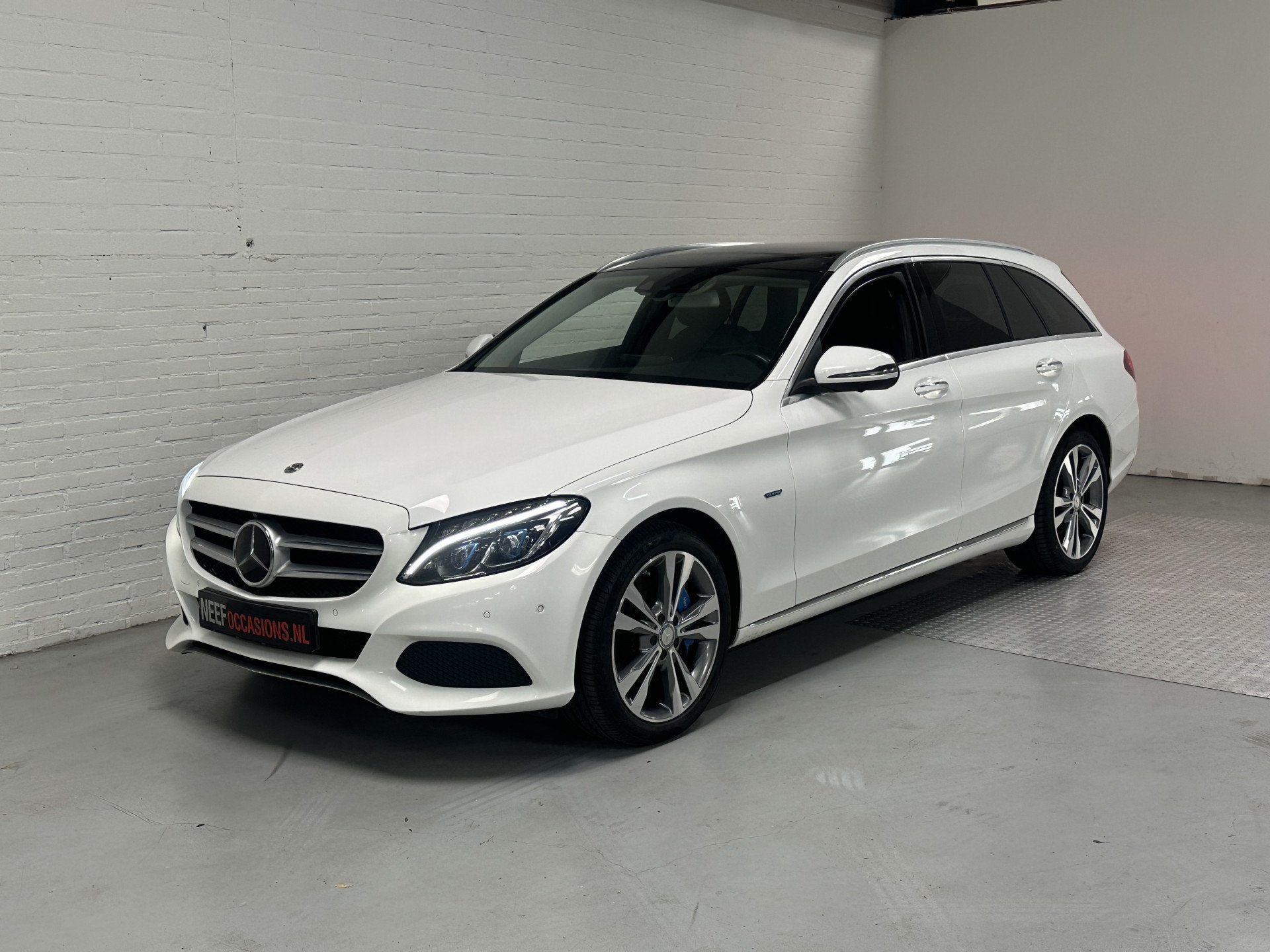 Mercedes-Benz C-Klasse 350 e CAMERA 360 / TREKHAAK / PANO, Automaat, Achterwielaandrijving, Gebruikt, Automatische klimaatregeling