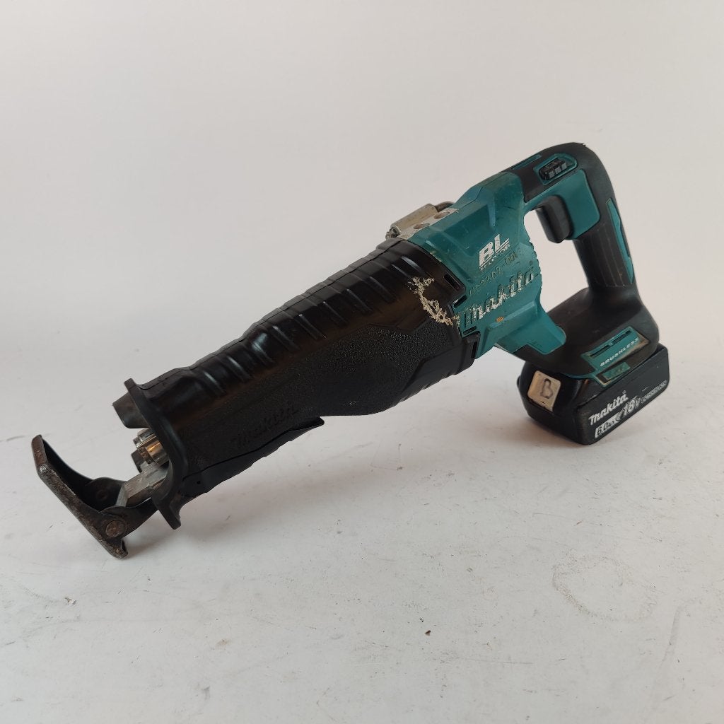 Makita DJR187 Reciprozaag 2021 Model + lader, Gebruikt, 70 mm of meer, 600 tot 1200 watt, Ophalen of Verzenden