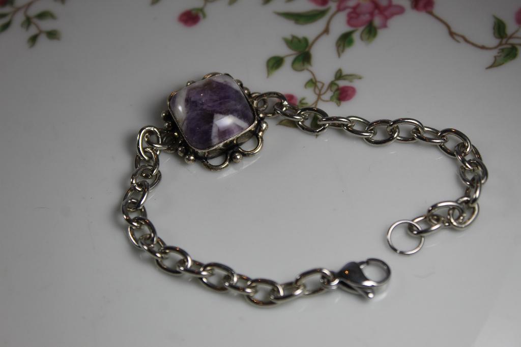 Amethist armband - Solide armband met paarse steen, Overige materialen, Ophalen of Verzenden, Zo goed als nieuw, Met edelsteen