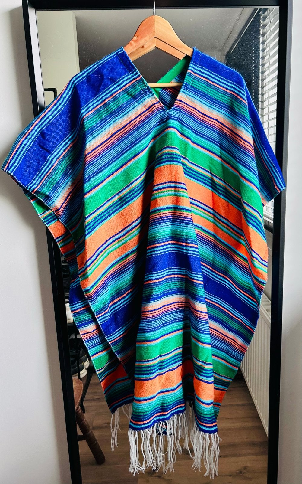 Carnaval! Kleurrijke gestreepte Mexicaans poncho met franjes, Kleding | Dames, Ophalen of Verzenden, Zo goed als nieuw