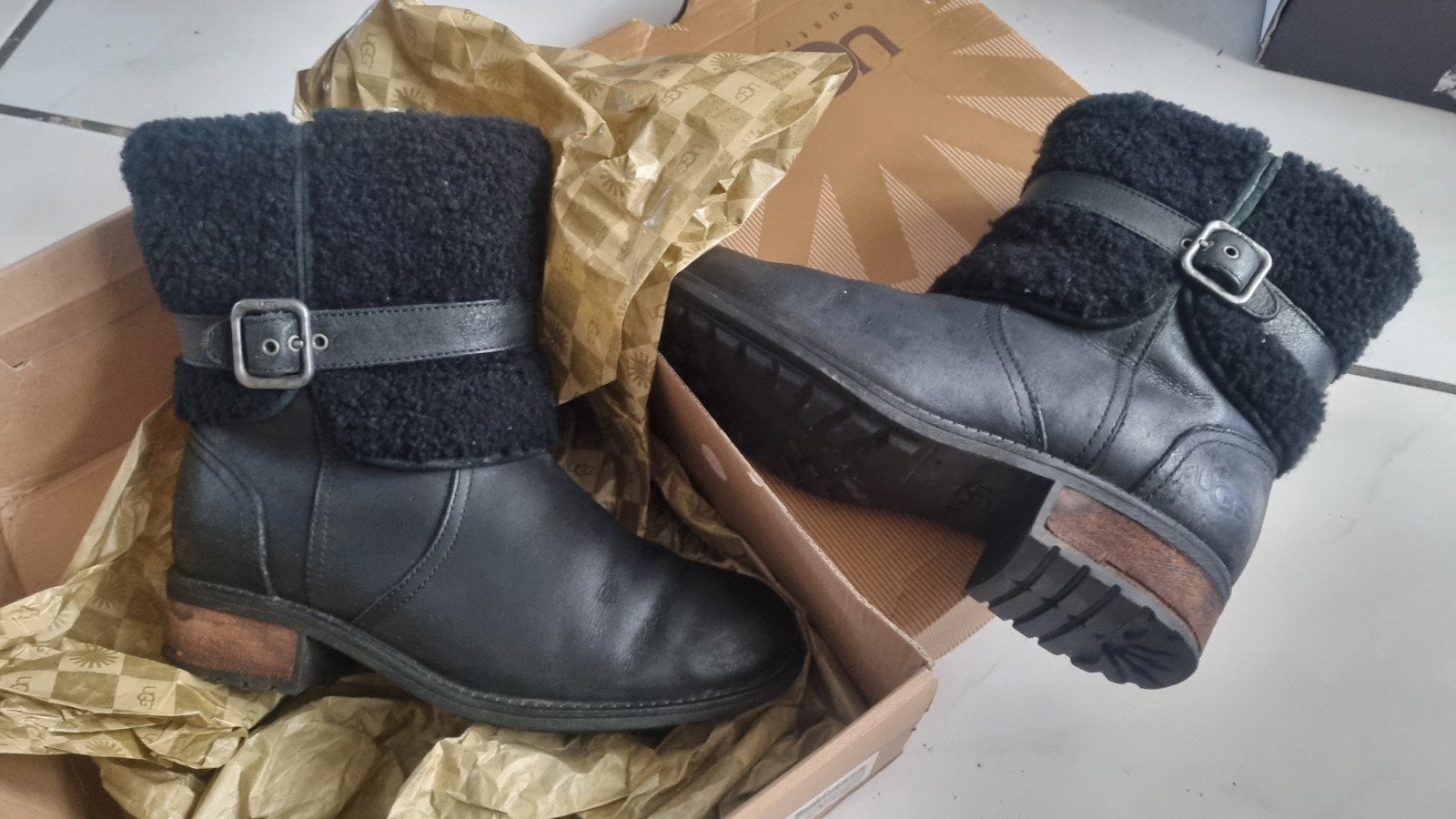 UGG laarzen maat 37, UGG, Zwart, Lage of Enkellaarzen, Ophalen of Verzenden