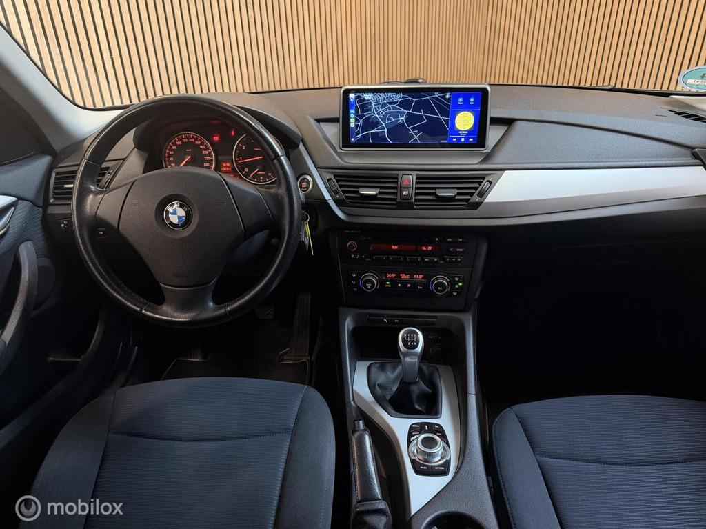 BMW X1 sDrive18i Executive CARPLAY NAVI CAMERA YOUNGTIMER!, X1, Euro 5, Zwart, 4 cilinders