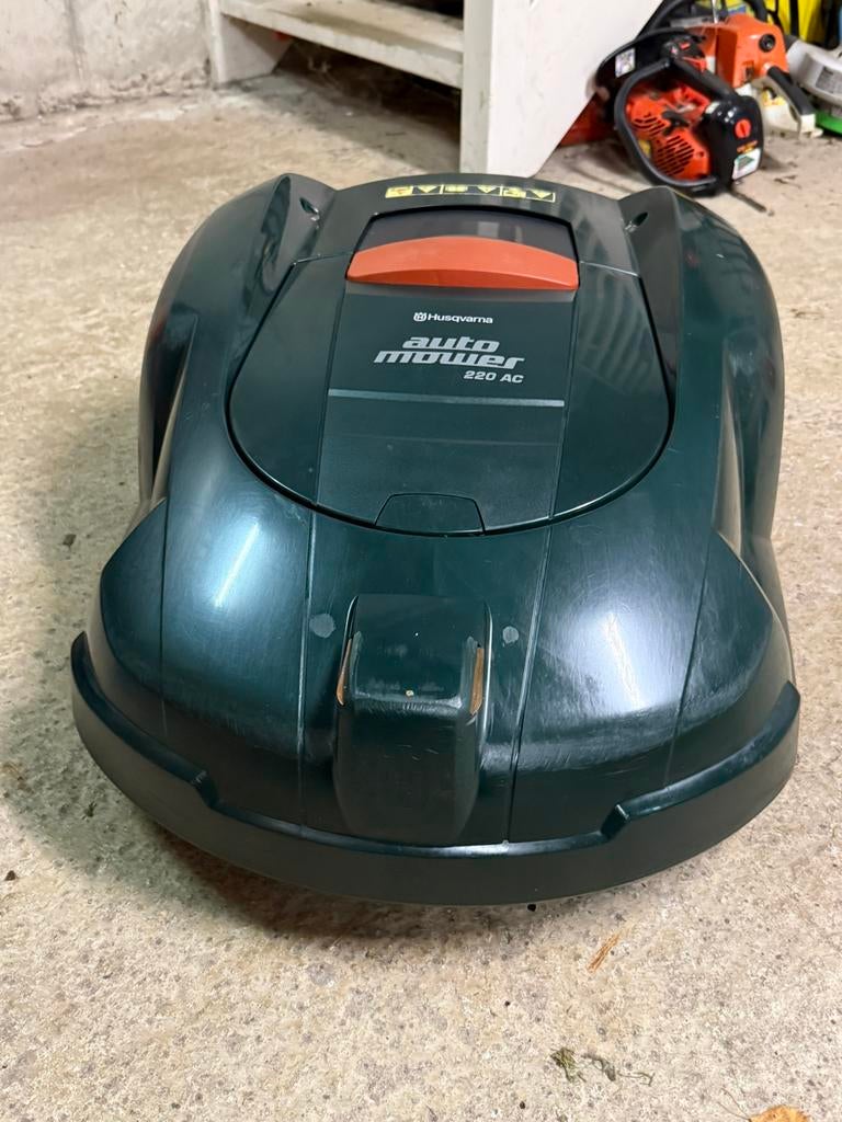 Robotmaaier Husqvarna Automower 220 AC, Tuin en Terras, Ophalen of Verzenden, Gebruikt, 20 tot 25 cm