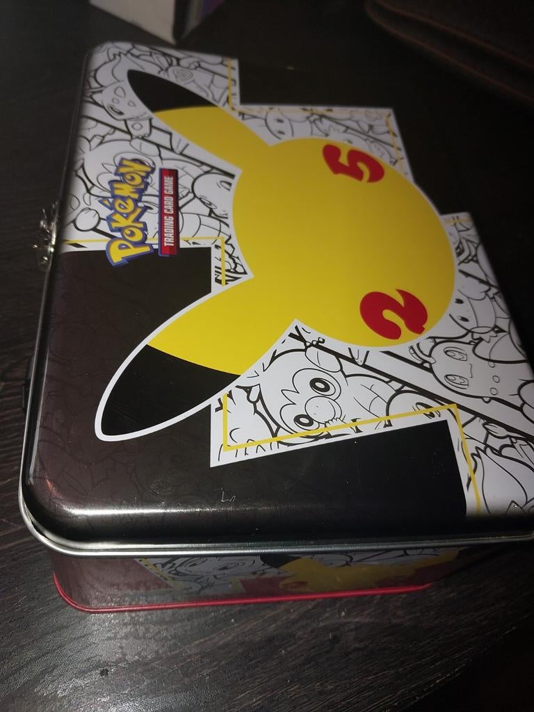 Pokémon Celebrations Collector Chest, , Ophalen of Verzenden, Nieuw, Auto's