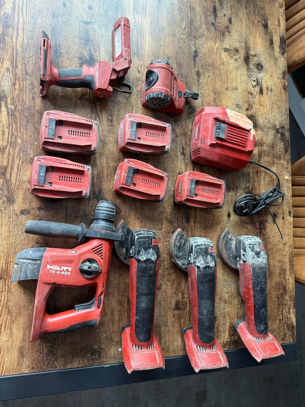 Hilti Accu Gereedschap Set: Haakse Slijpers, Lampen, Boorham, Doe-het-zelf en Verbouw, Overige typen, Ophalen of Verzenden, Klopboormechanisme
