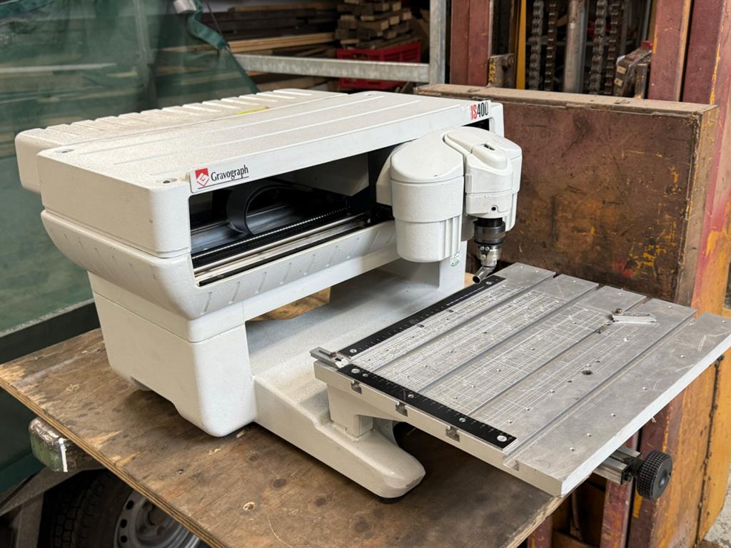 Gravograph IS400 graveermachine, Ophalen