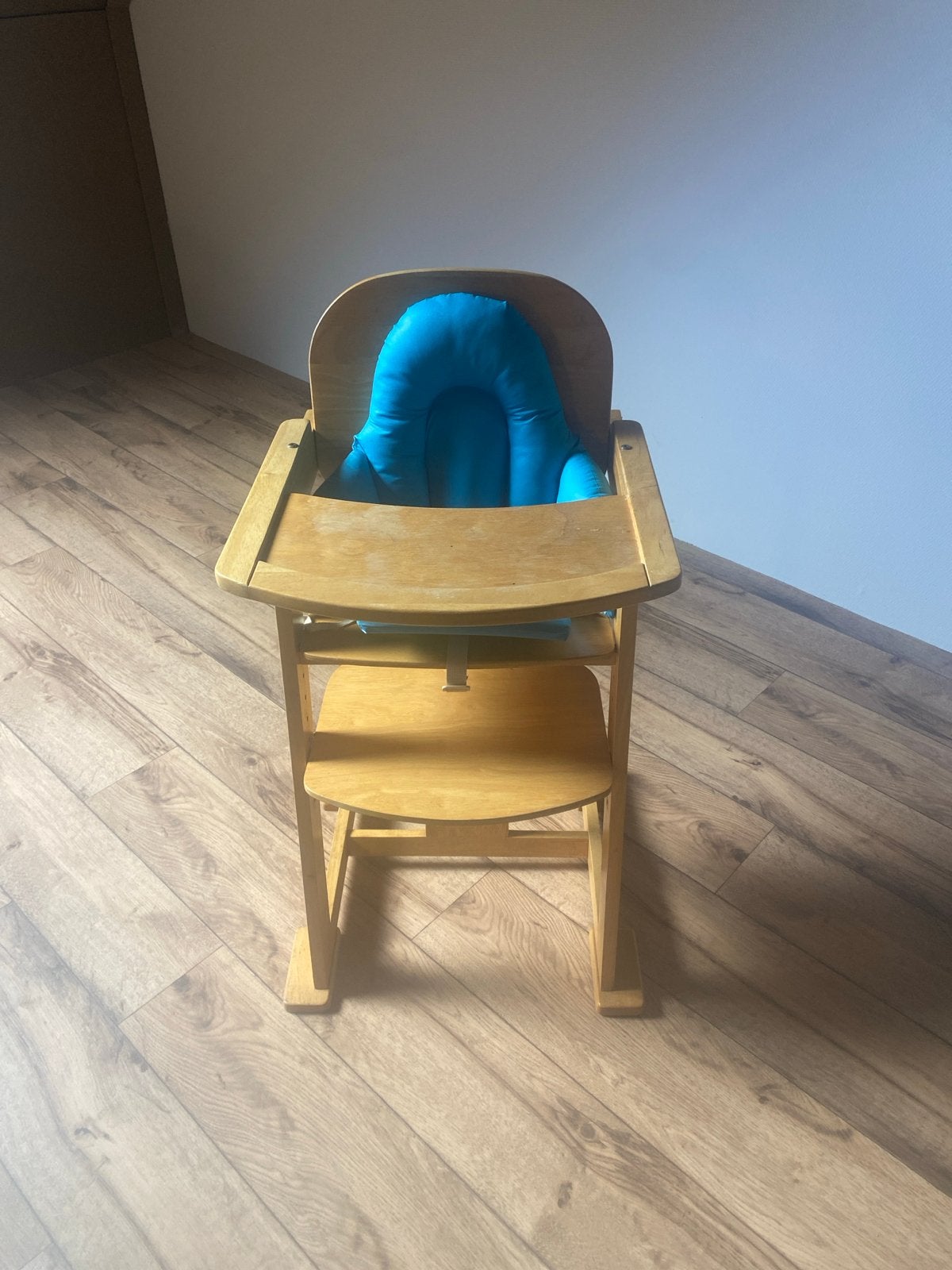 Houten meegroeistoel met blauw kussen, Ophalen, Gebruikt, Meegroeistoel, Aanschuifbaar