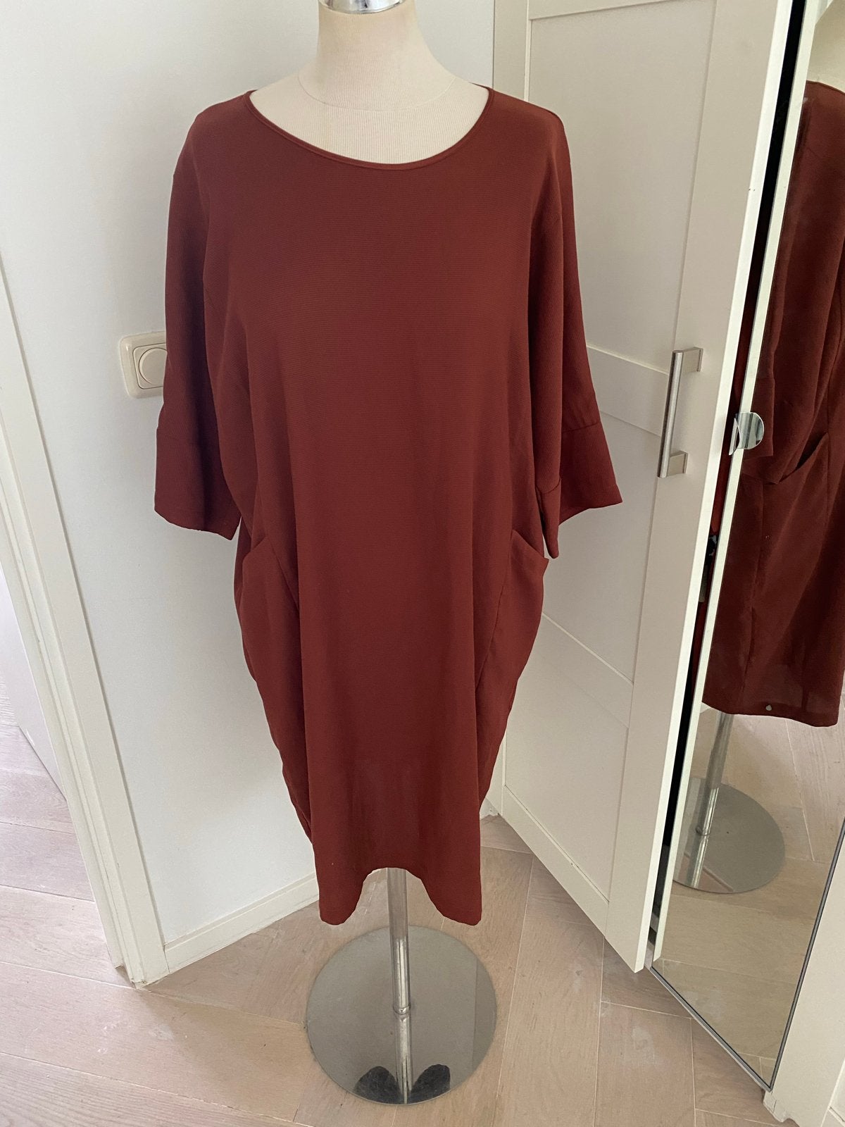 Bruine jurk met zakken - Maat XL merk ZUSSS, Kleding | Dames, Jurken, Bruin, Maat 46/48 (XL) of groter, Ophalen of Verzenden, Zo goed als nieuw