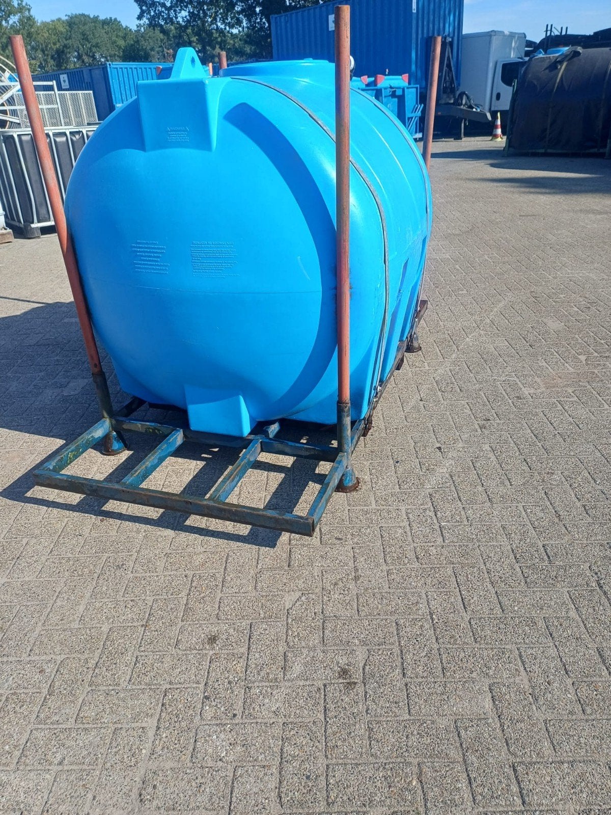 watertank  2000 ltr op stalen frame, 150 liter of meer, Ophalen, Gebruikt, Kunststof