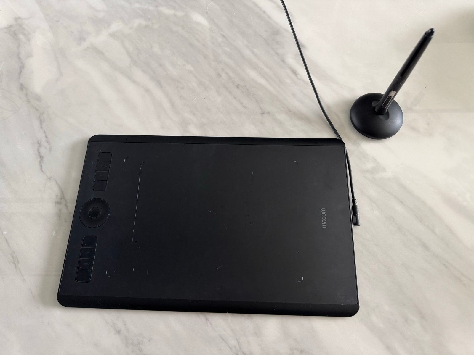 Wacom Intuos Pro tekentablet met pen en accessoires, Ophalen of Verzenden, Gebruikt, Bedraad