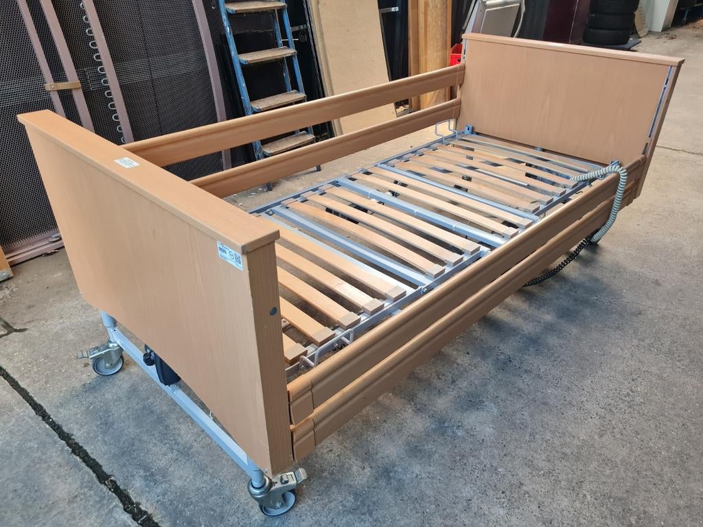 Verstelbaar ziekenhuisbed / hoog-laag bed 90x200 cm, Ophalen, 90 cm, Eenpersoons, Bruin
