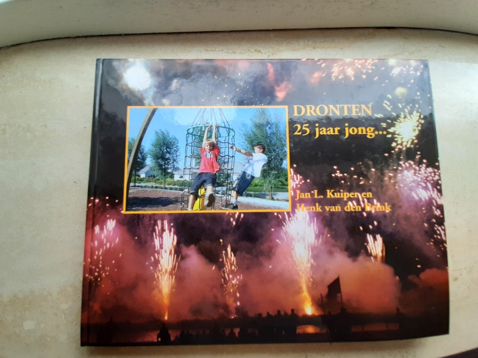 J.L. Kuiper - Dronten 25 jaar jong....., Boeken, Ophalen of Verzenden, Zo goed als nieuw, J.L. Kuiper; Hedwig van den Brink
