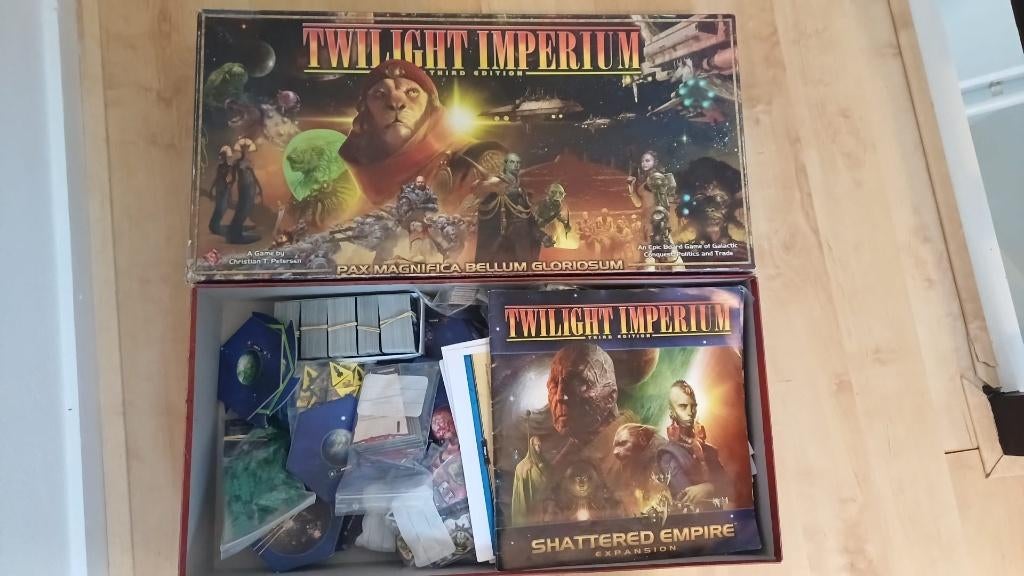 bordspellen Twilight Imperium basis + Shattered Empire, Hobby en Vrije tijd, Gezelschapsspellen | Bordspellen, Vijf spelers of meer