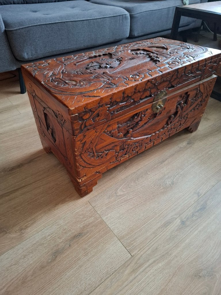Antieke Chinese kist met houtsnijwerk, Ophalen, Minder dan 50 cm, Gebruikt, 50 tot 100 cm