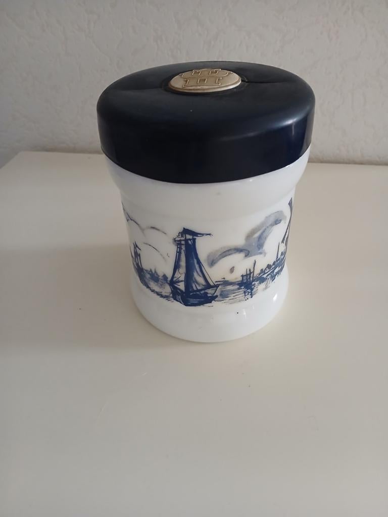 Opaline melkglas tabakspot Willem II, Ophalen of Verzenden
