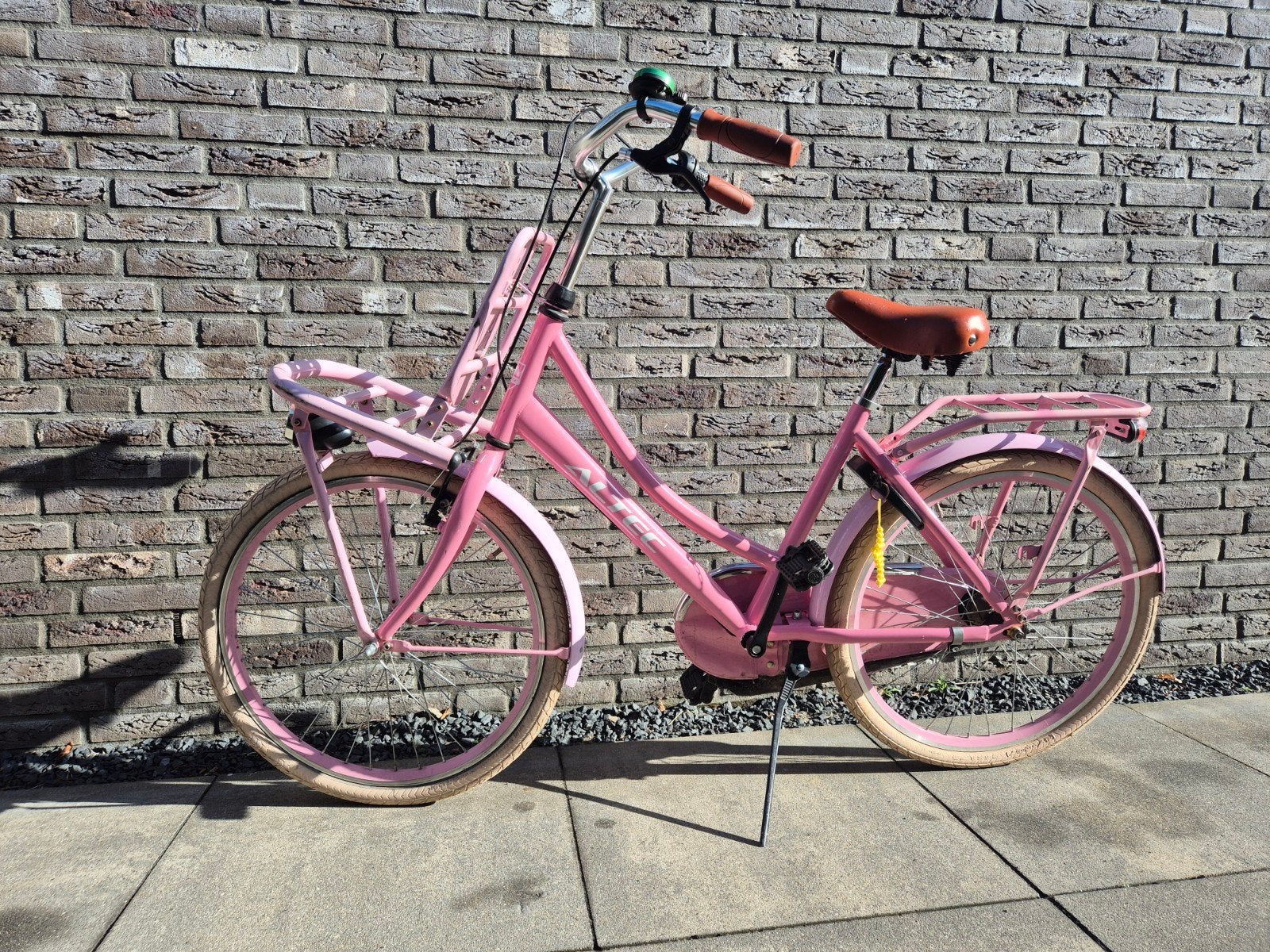 Roze transportfiets met voordrager en versnellingen, Versnellingen, Trommelrem, Ophalen, Overige merken