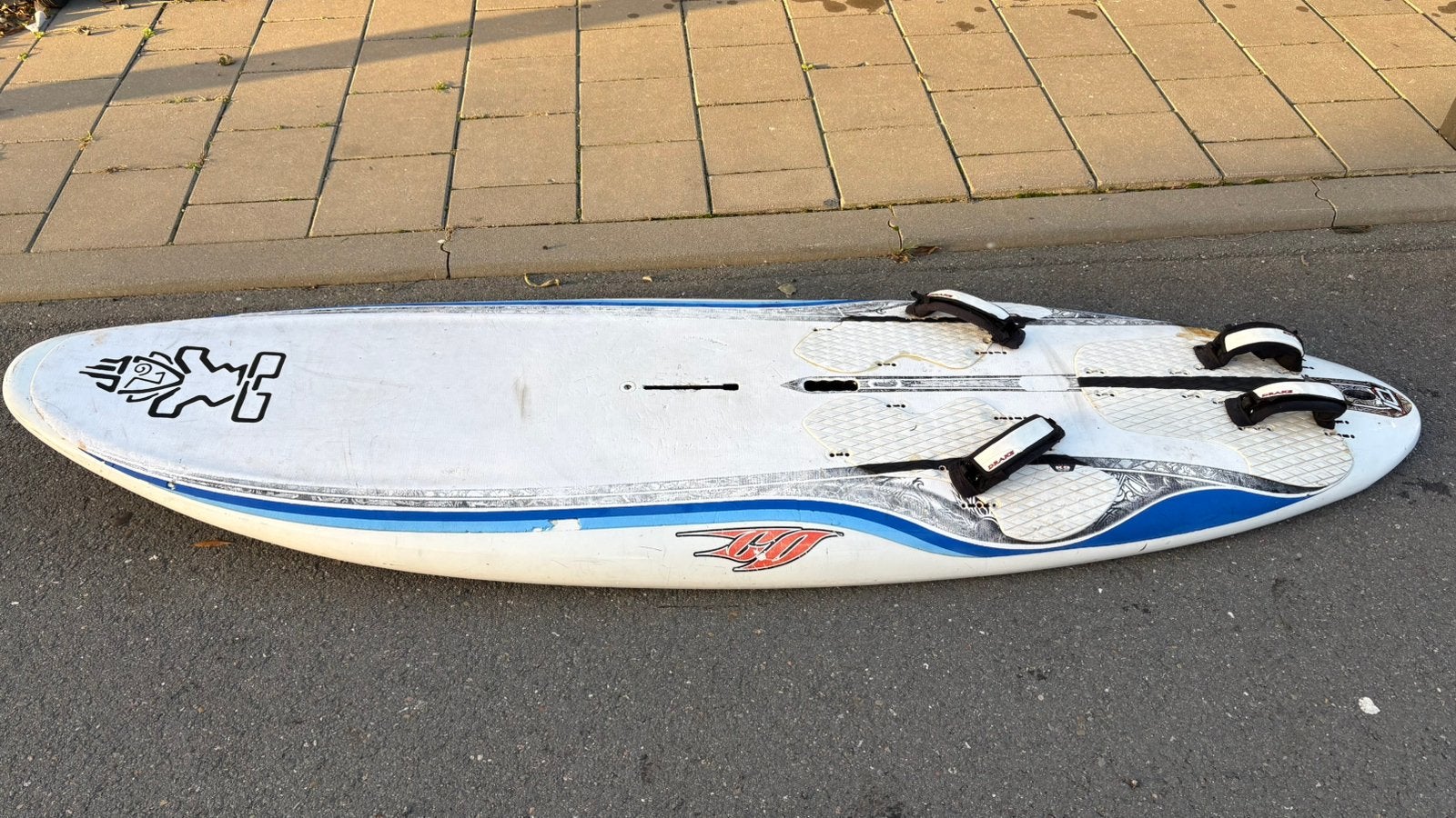 Starboard iQ GO 133 windsurfboard inclusief Drake-vin, Ophalen, 250 tot 300 cm, Gebruikt, 3.5 tot 5 m²