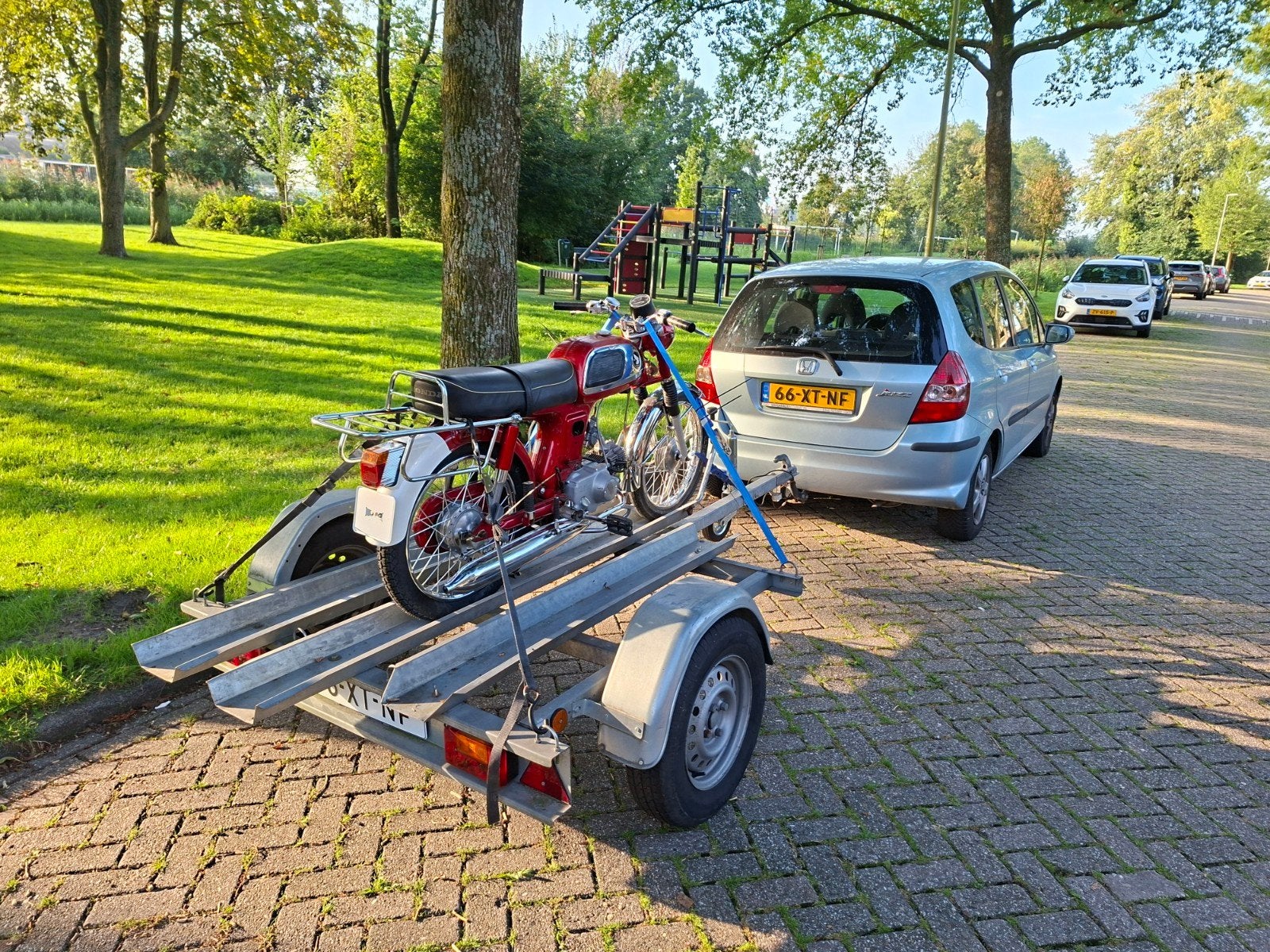 motor / bromfiets trailer / aanhanger te huur., Motoren, Ophalen